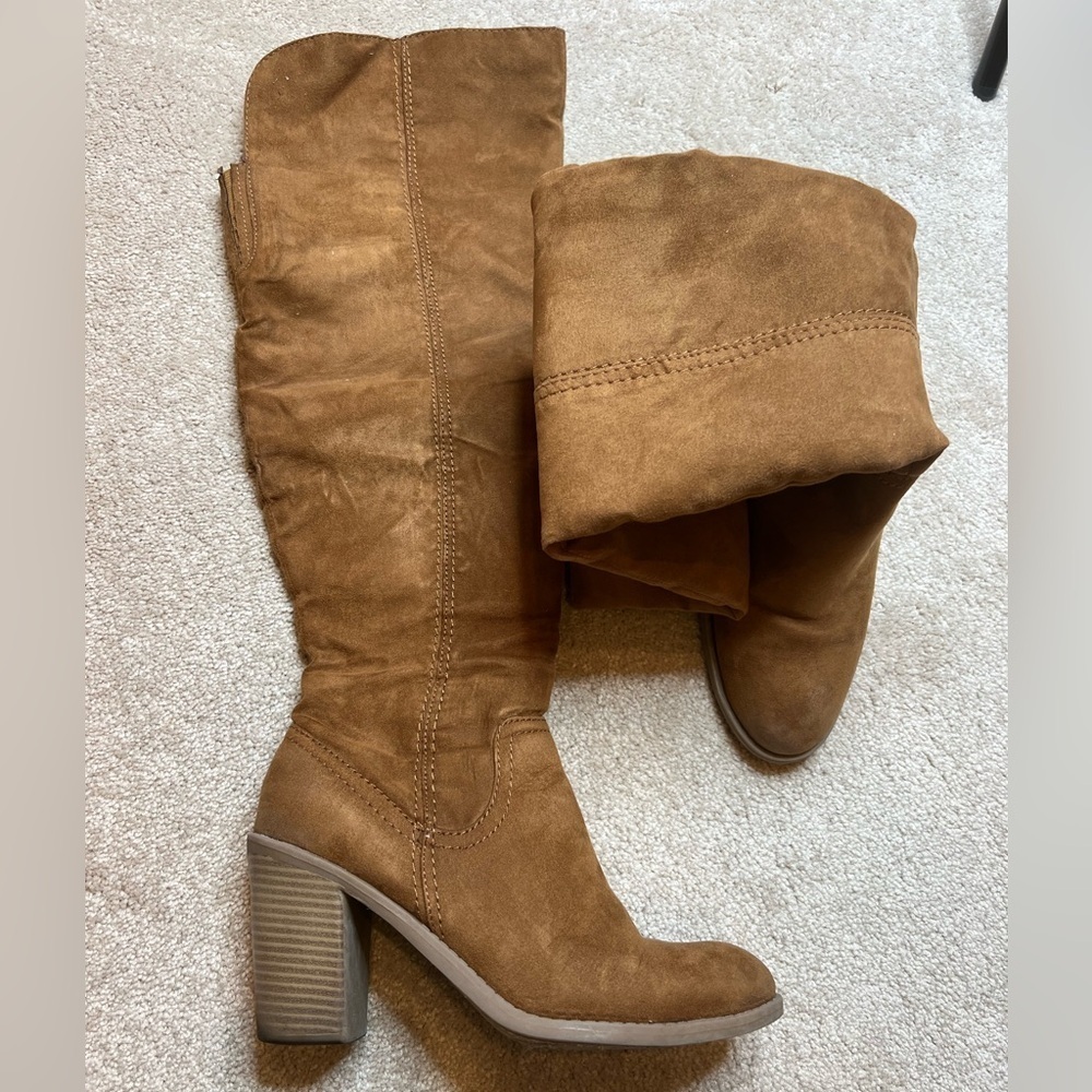 DV by Dolce Vita sz 9  Suede Knee-High Boots